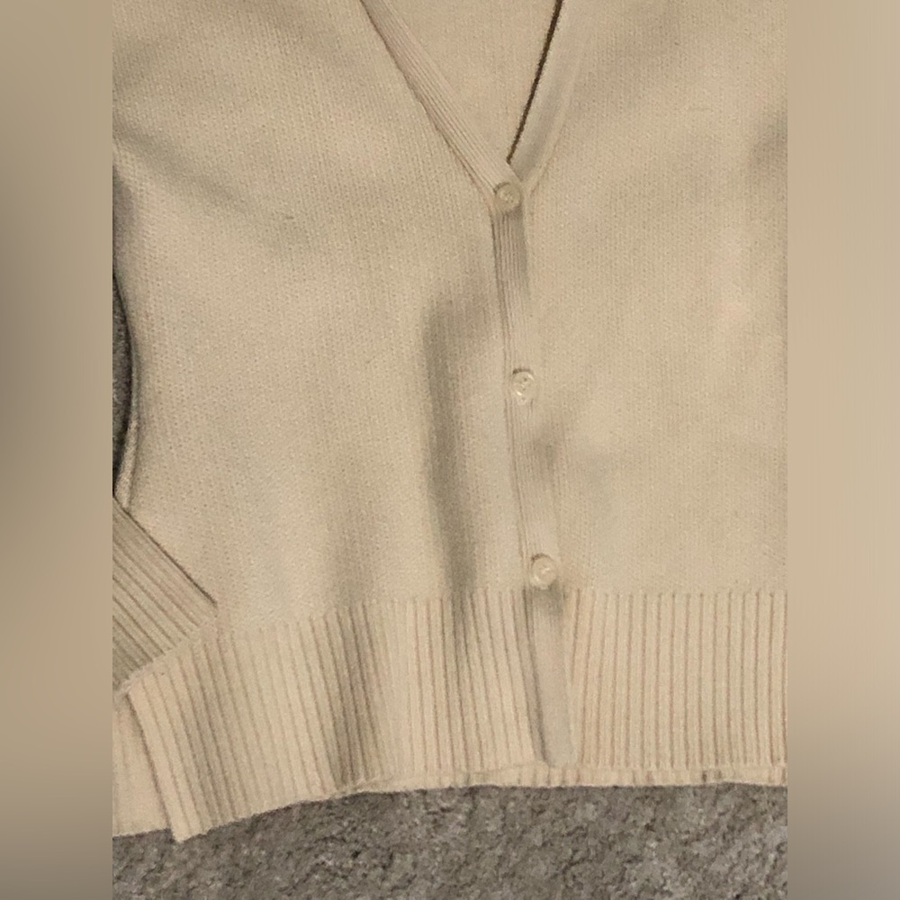 Zara Cream Beige V Neck Button Cardigan Sweater Quiet Luxury Minimalist Sz S - Picture 3 of 9
